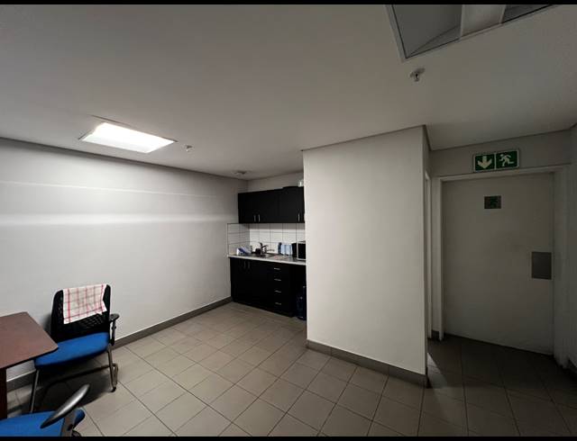 1,154M² WAREHOUSE TO LET IN AIRPORT INDUSTRIA